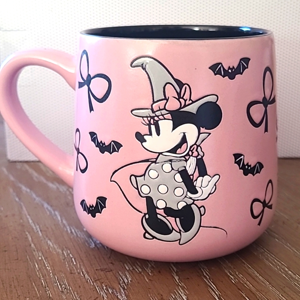 New Minnie Mouse & Bows mug